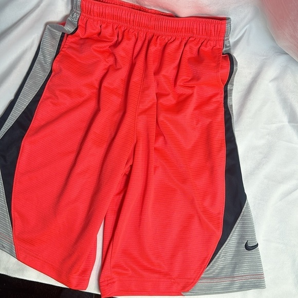 VINTAGE NIKE BASKETBALL SHORTS SIZE(XL) - Picture 2 of 5